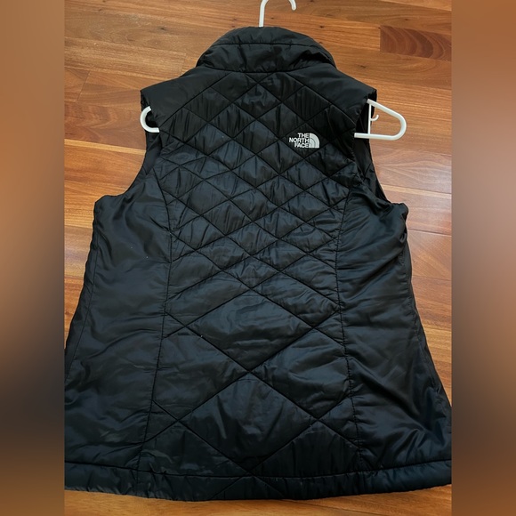 North Face vest - Picture 2 of 4